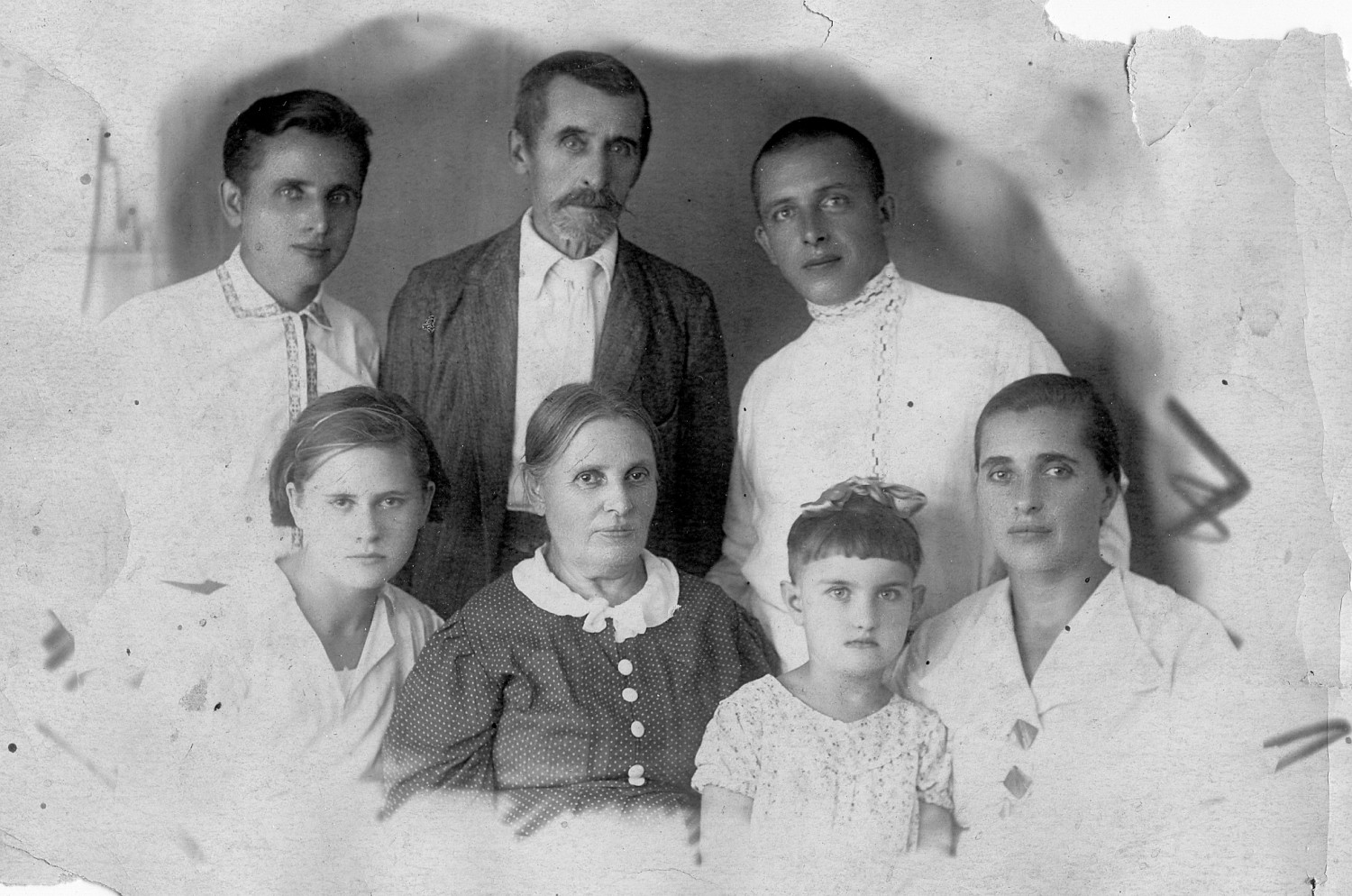 Семейство Гостевых в Нефтегорске, 1939
