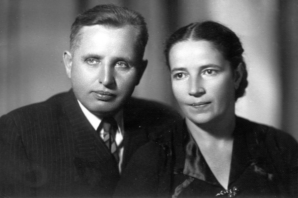 Виктор Семёнович и Мария Эммануиловна Гостевы. Москва, 1955 год