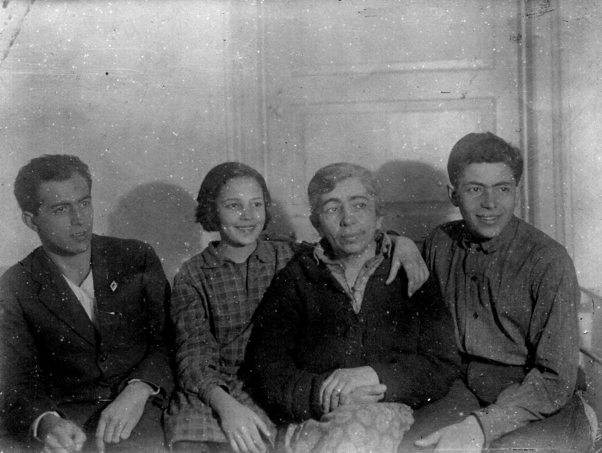 Сокко: Константин, Мария, Харитина Михайловна, Иван. 1932 год?